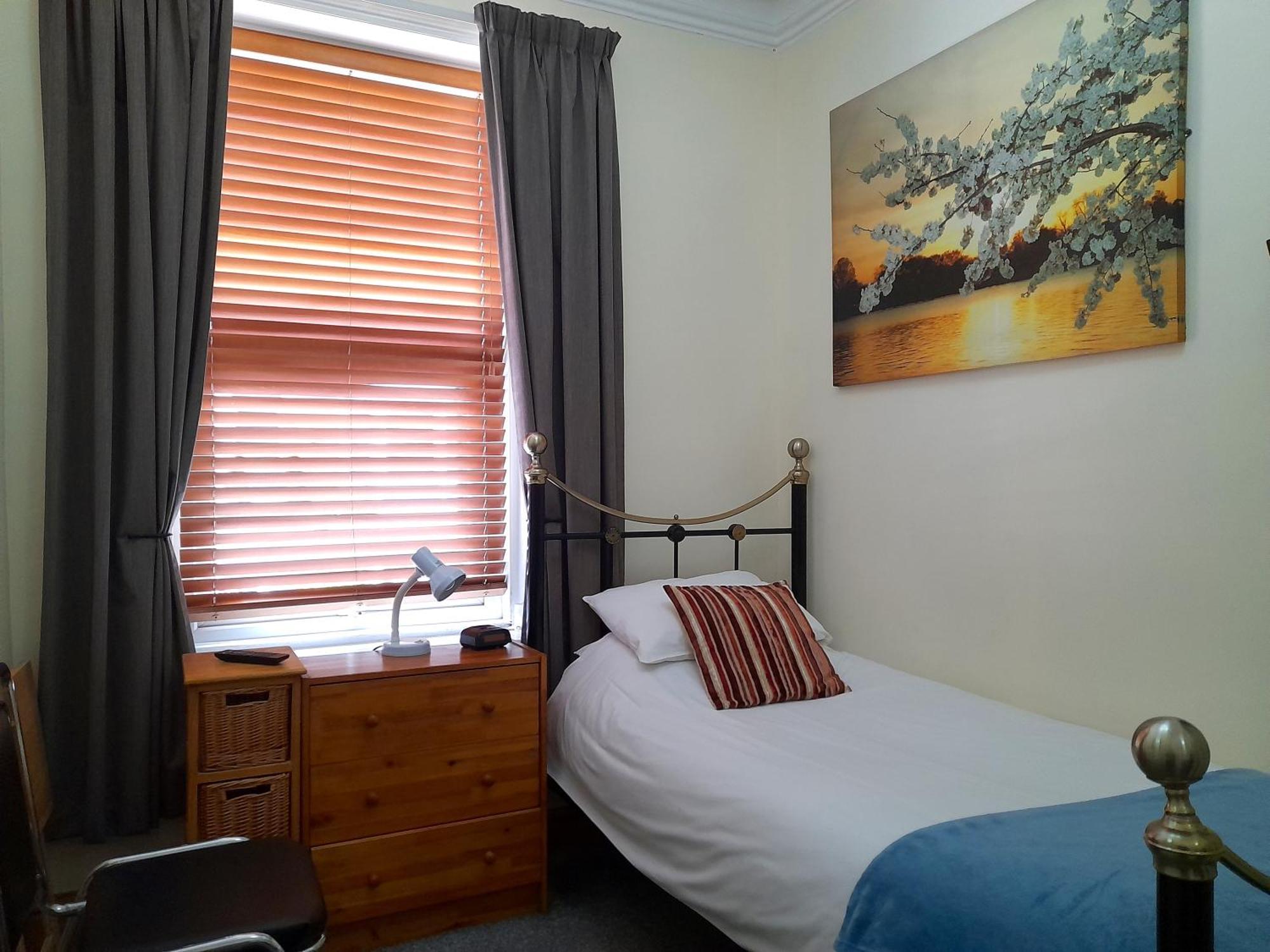 Phoenix Guest house 2*